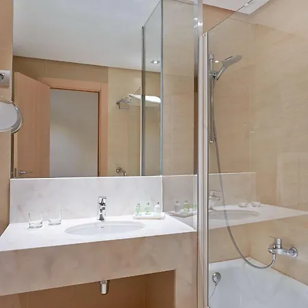 Отель Nh Deusto 3*