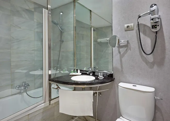 Отель Nh Deusto Бильбао