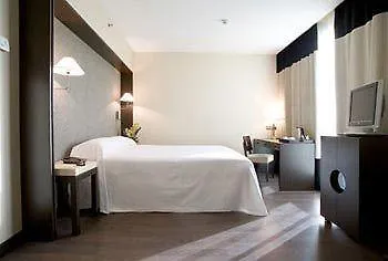 Nh Deusto 3* בילבאו