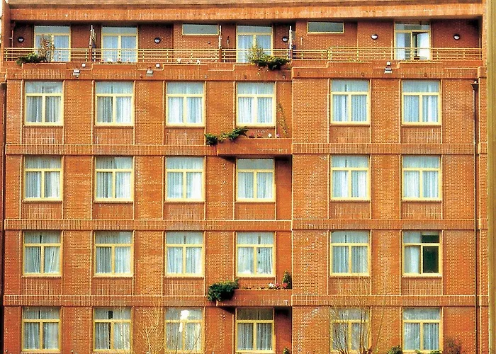 Nh Deusto 3* בילבאו